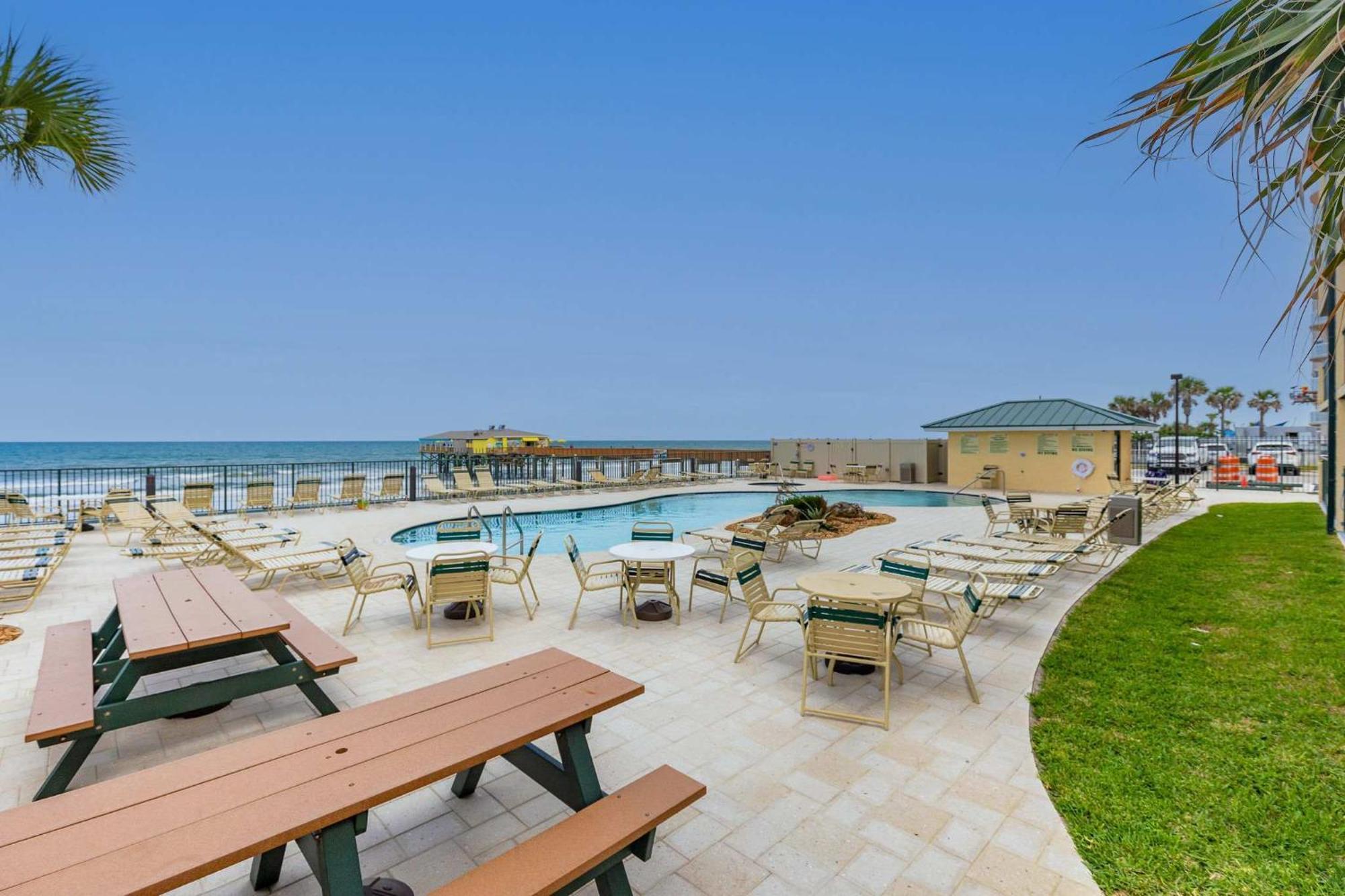 Ocean Views From Your Private Balcony! Sunglow Resort 606 By Brightwild Daytona Beach Shores Esterno foto